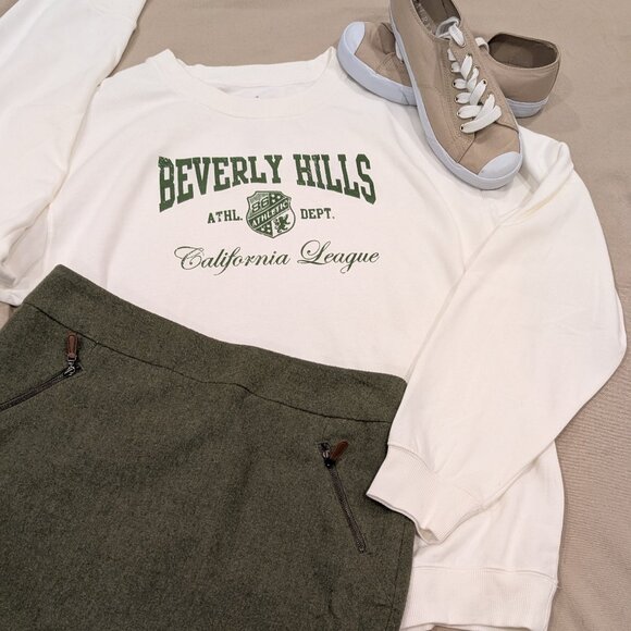NWT Oversized "Beverly Hills" Sweatshirt - Women sz M - Picture 6 of 9